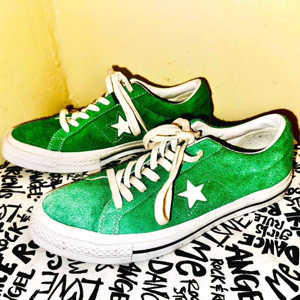 Green One Star Classic Converse. Size 8